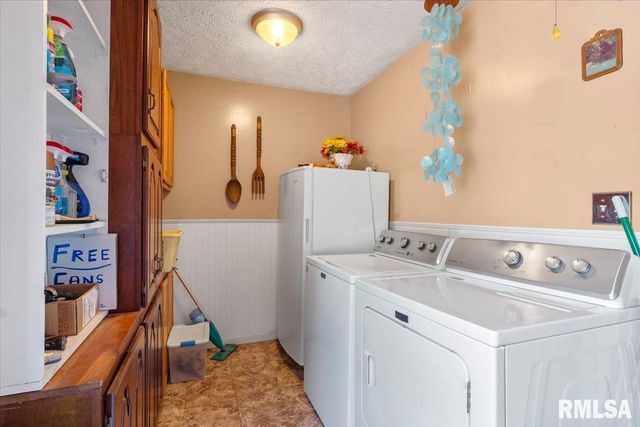 17124 Engle Street, Athens, IL 62613