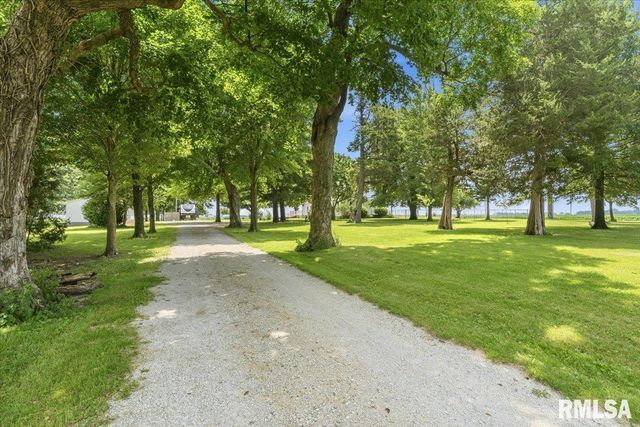 17124 Engle Street, Athens, IL 62613