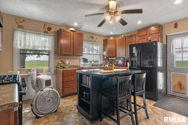 17124 Engle Street, Athens, IL 62613