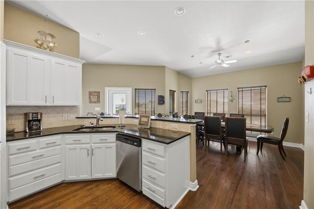 227 Windjammer St, Rockport, TX 78382