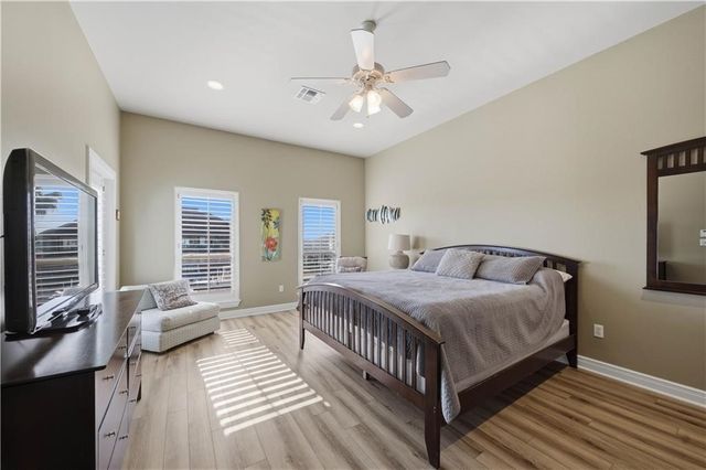 227 Windjammer St, Rockport, TX 78382