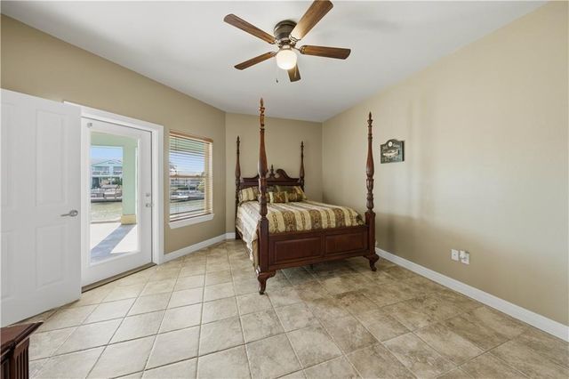 227 Windjammer St, Rockport, TX 78382