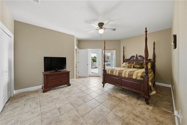 227 Windjammer St, Rockport, TX 78382