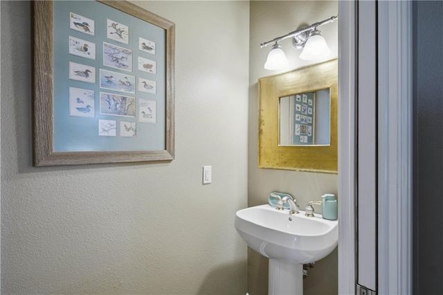 227 Windjammer St, Rockport, TX 78382