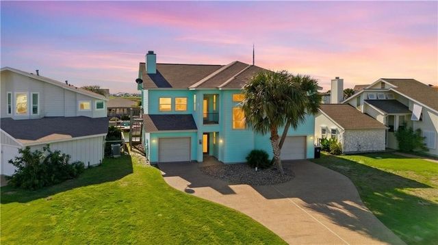 227 Windjammer St, Rockport, TX 78382