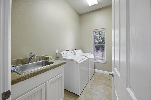 227 Windjammer St, Rockport, TX 78382
