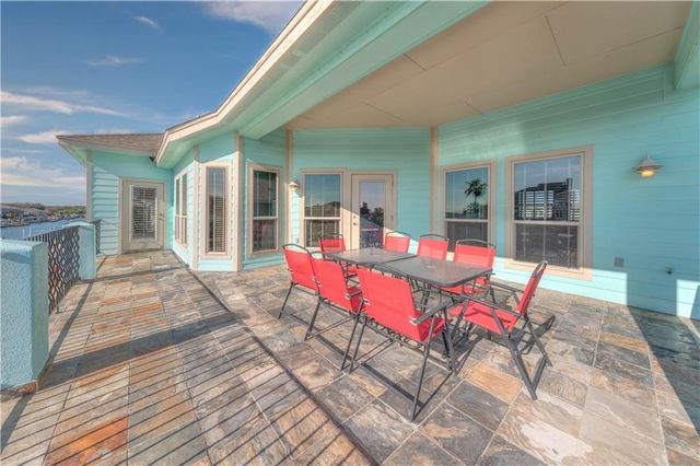 227 Windjammer St, Rockport, TX 78382