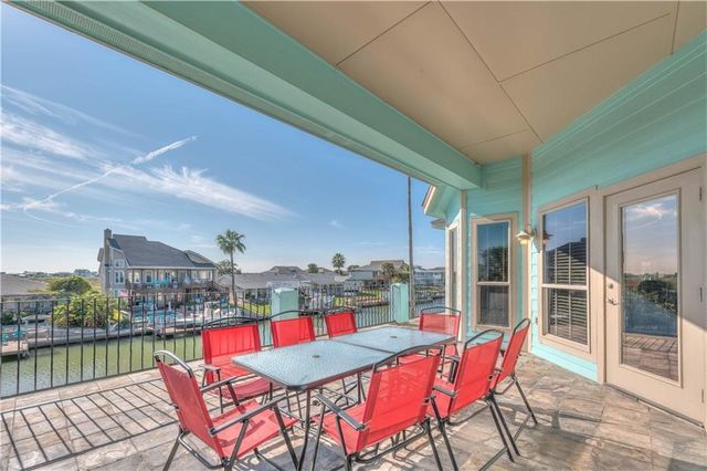 227 Windjammer St, Rockport, TX 78382