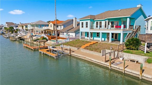 227 Windjammer St, Rockport, TX 78382