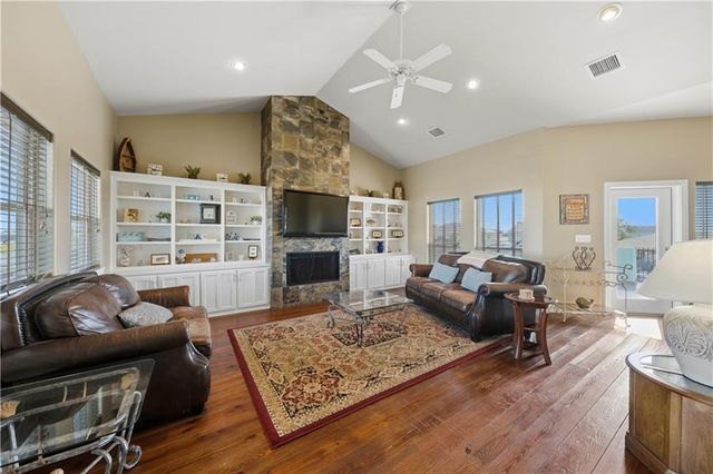 227 Windjammer St, Rockport, TX 78382