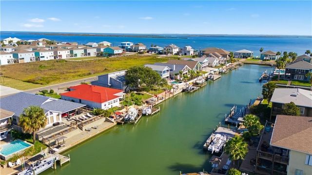 227 Windjammer St, Rockport, TX 78382