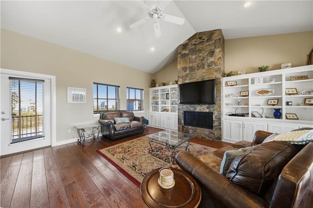 227 Windjammer St, Rockport, TX 78382