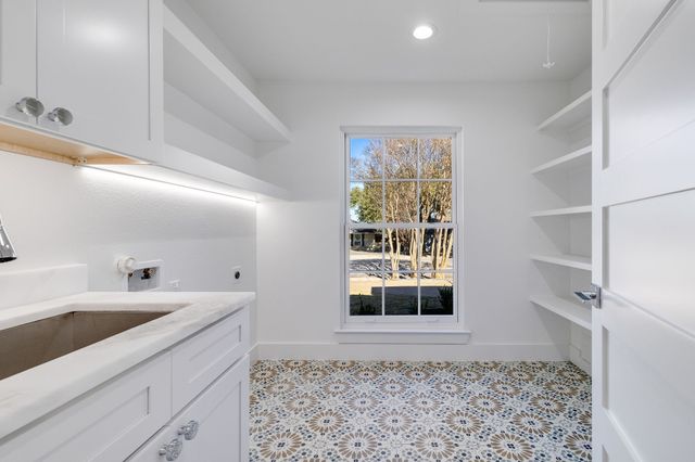 7124 Meadow Road, Dallas, TX 75230