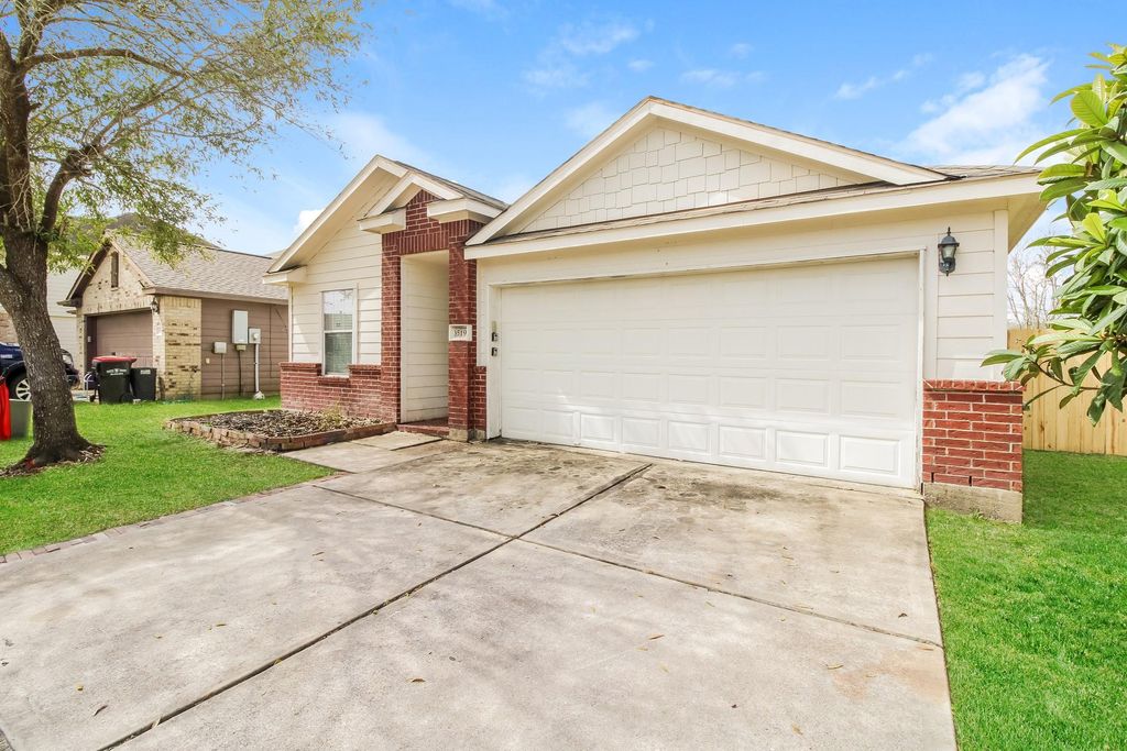 3519 Apache Meadows Drive, Baytown, TX 77521