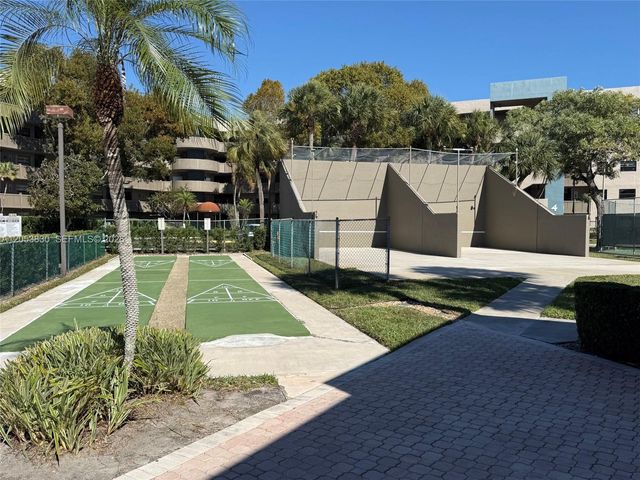 1000 Colony Point Circle 303, Pembroke Pines, FL 33026