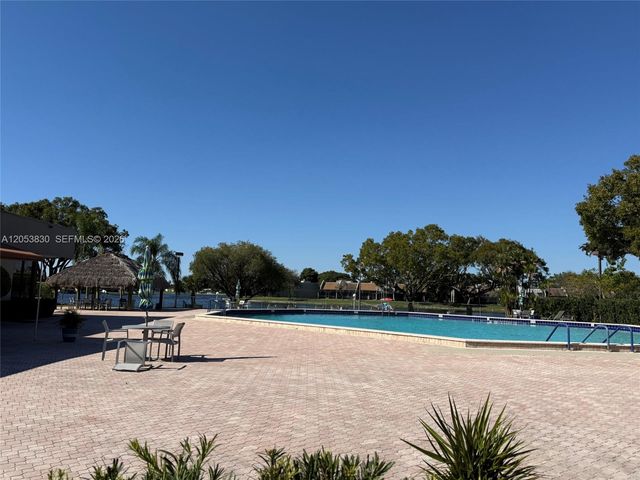 1000 Colony Point Circle 303, Pembroke Pines, FL 33026
