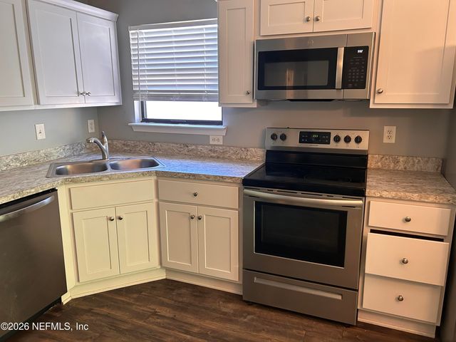 2815 MAJESTIC CYPRESS Drive E, Jacksonville, FL 32233