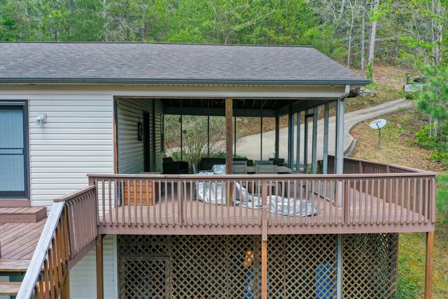 729 Cliffs Edge Road, East Bernstadt, KY 40729