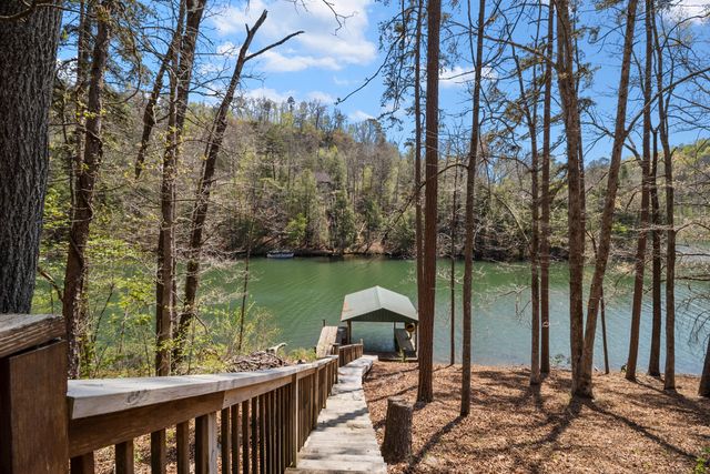 729 Cliffs Edge Road, East Bernstadt, KY 40729