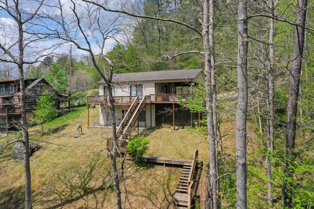 729 Cliffs Edge Road, East Bernstadt, KY 40729