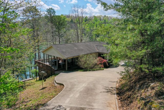 729 Cliffs Edge Road, East Bernstadt, KY 40729