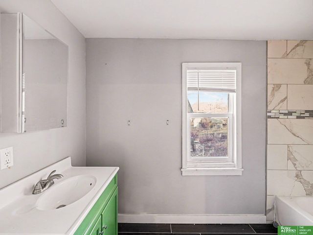 4528 Burdette Street, Omaha, NE 68104