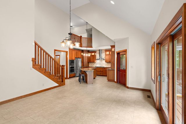 64 Nicholas Drive, Valparaiso, IN 46383