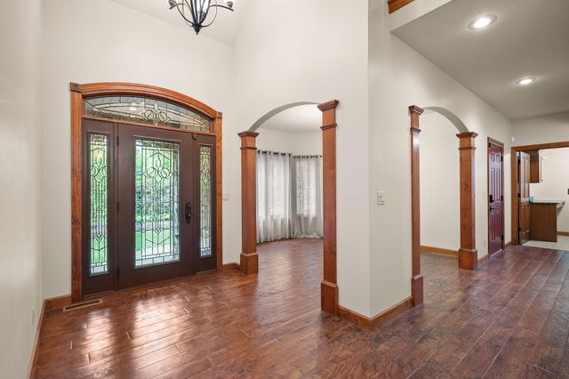 64 Nicholas Drive, Valparaiso, IN 46383
