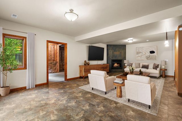 64 Nicholas Drive, Valparaiso, IN 46383