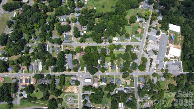 195 W Statesville Avenue, Mooresville, NC 28115