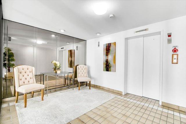 7131 N Caldwell Avenue 4S, Chicago, IL 60646