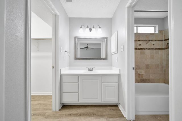 9 W Lance Leaf Road, The Woodlands, TX 77381