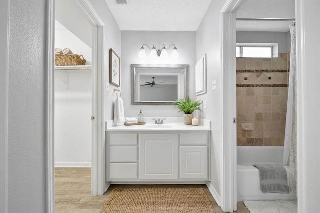 9 W Lance Leaf Road, The Woodlands, TX 77381