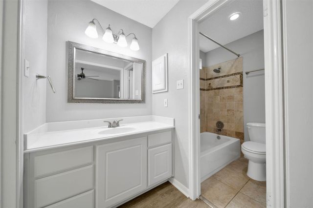 9 W Lance Leaf Road, The Woodlands, TX 77381