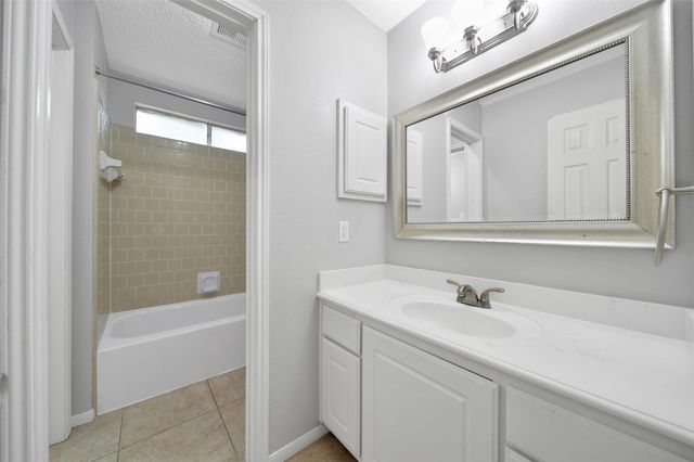 9 W Lance Leaf Road, The Woodlands, TX 77381