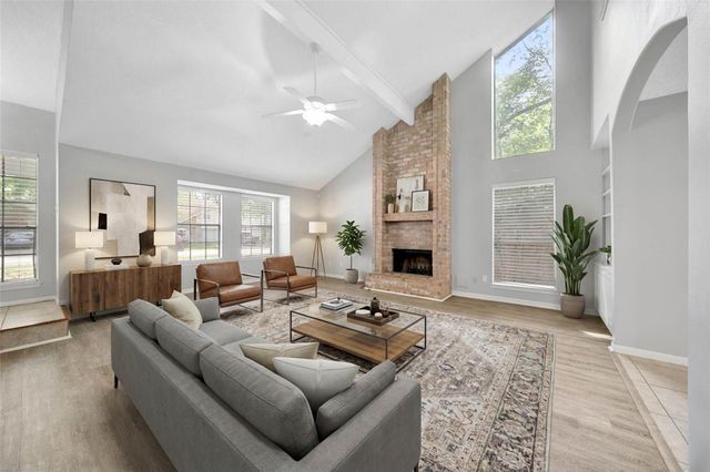 9 W Lance Leaf Road, The Woodlands, TX 77381