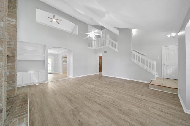 9 W Lance Leaf Road, The Woodlands, TX 77381