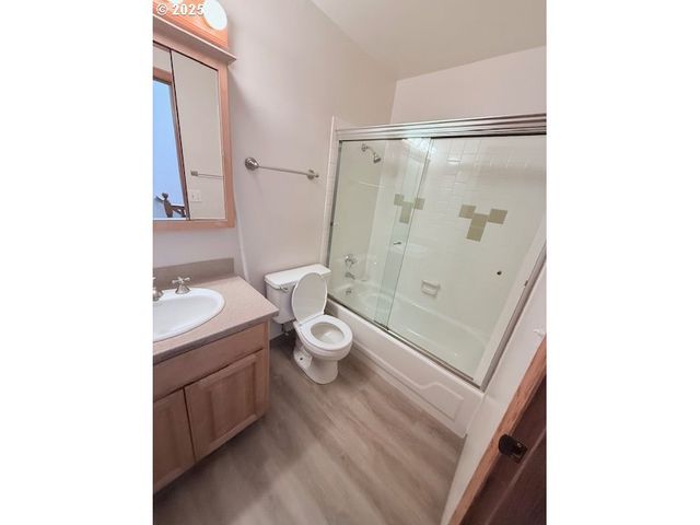 5230 Sw 42ND Ave, Portland, OR 97221