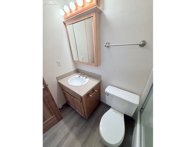 5230 Sw 42ND Ave, Portland, OR 97221