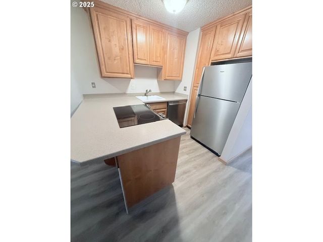 5230 Sw 42ND Ave, Portland, OR 97221