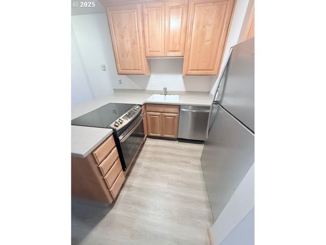 5230 Sw 42ND Ave, Portland, OR 97221