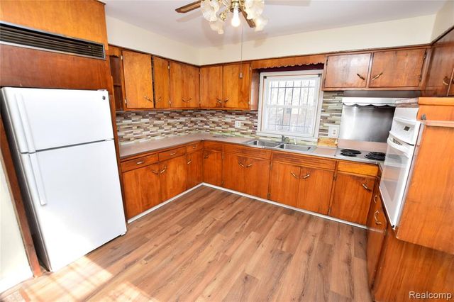 1701 Park Street, Flint, MI 48503