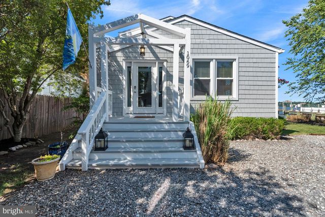 1069 SHORE ACRES RD, Arnold, MD 21012