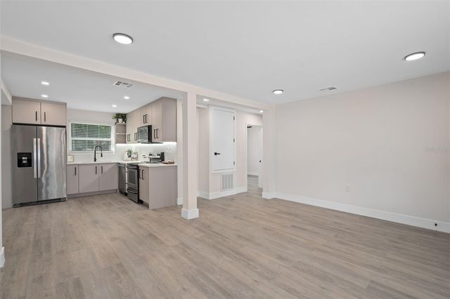 118 DEACON JONES BOULEVARD, Orlando, FL 32810