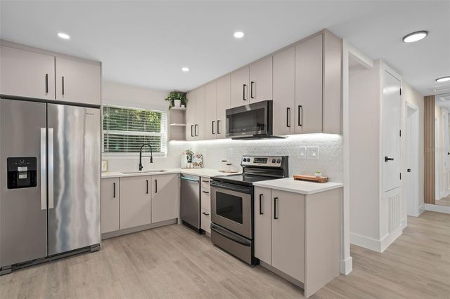 118 DEACON JONES BOULEVARD, Orlando, FL 32810