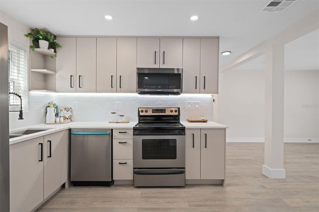 118 DEACON JONES BOULEVARD, Orlando, FL 32810