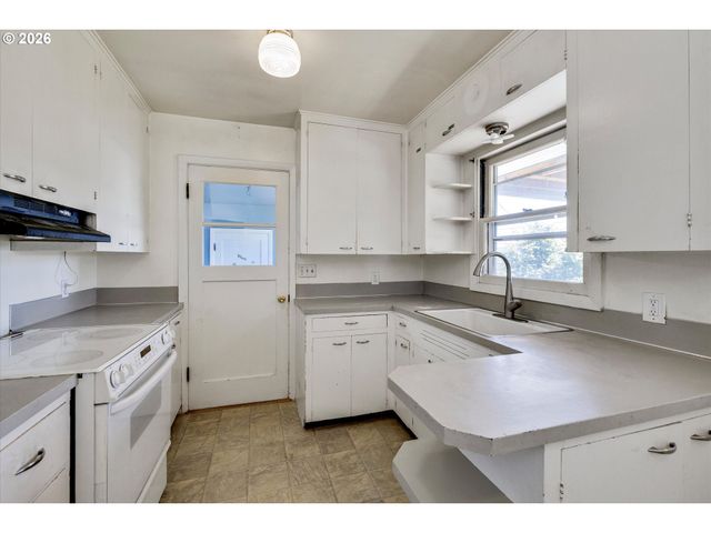 15239 S HIGHWAY 211, Molalla, OR 97038