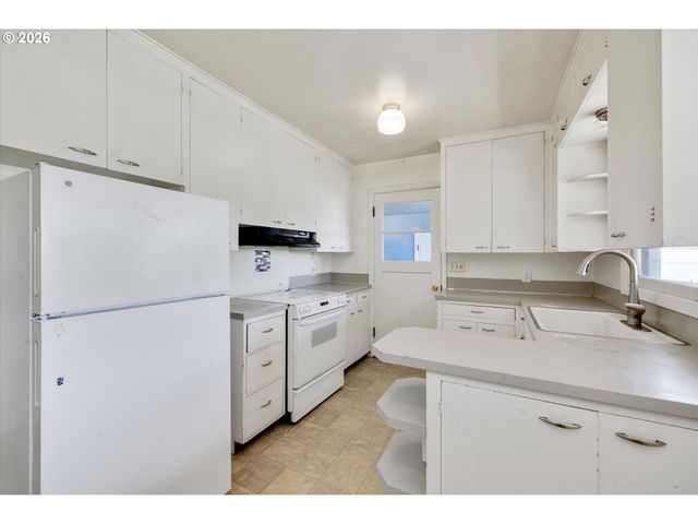 15239 S HIGHWAY 211, Molalla, OR 97038