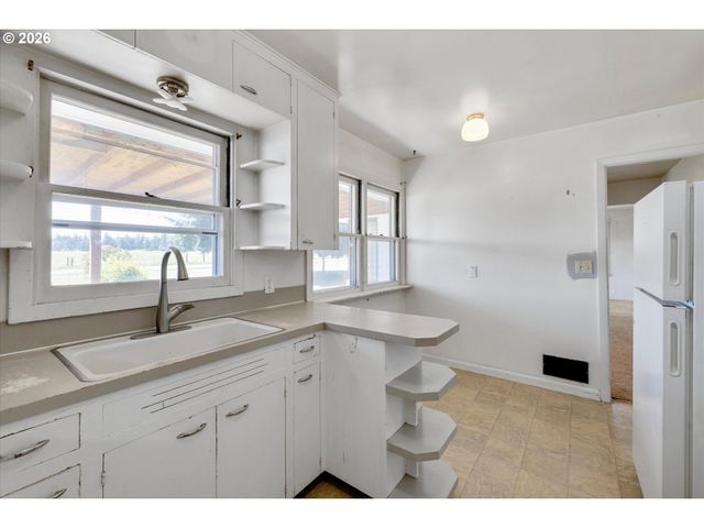 15239 S HIGHWAY 211, Molalla, OR 97038