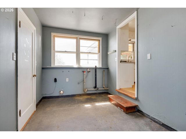 15239 S HIGHWAY 211, Molalla, OR 97038